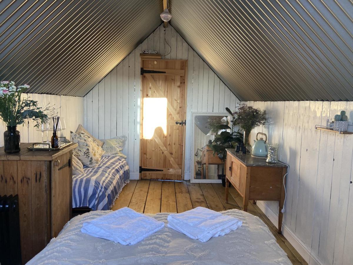 Fen Meadows Glamping - Luxury Cabins And Bell Tents Cambridge  Eksteriør billede