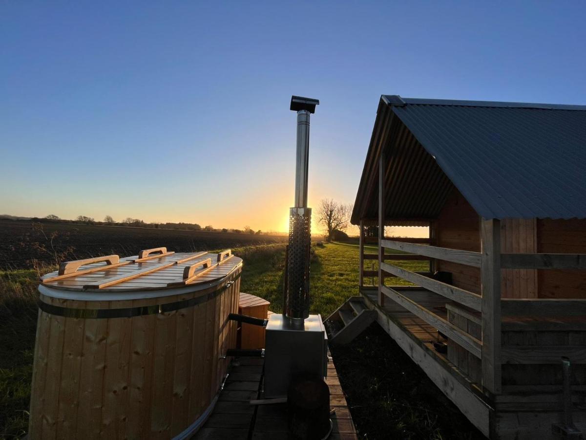Fen Meadows Glamping - Luxury Cabins And Bell Tents Cambridge  Eksteriør billede