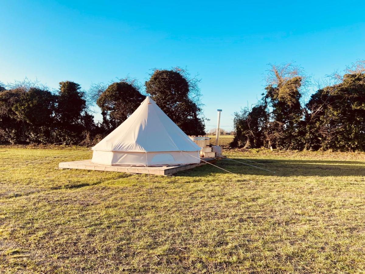 Fen Meadows Glamping - Luxury Cabins And Bell Tents Cambridge  Eksteriør billede