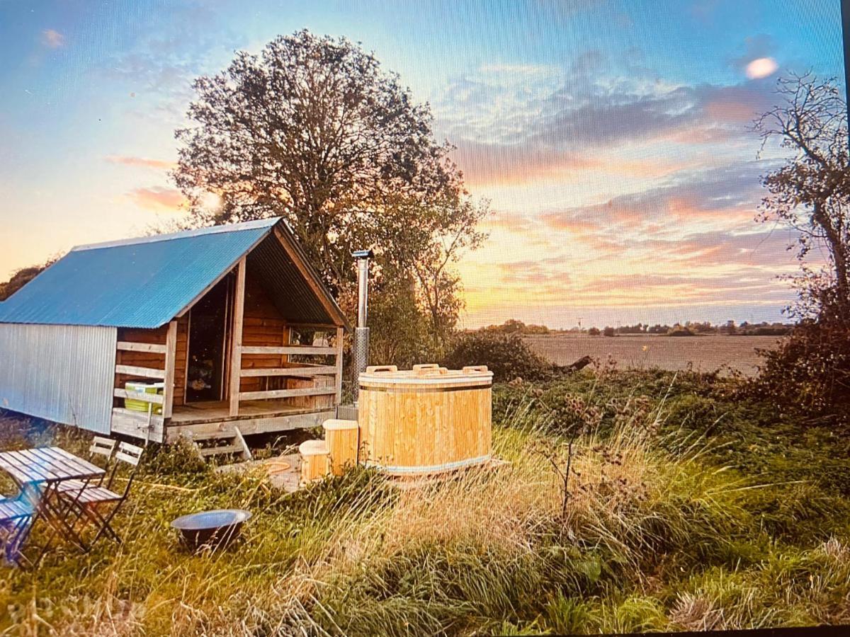 Fen Meadows Glamping - Luxury Cabins And Bell Tents Cambridge  Eksteriør billede