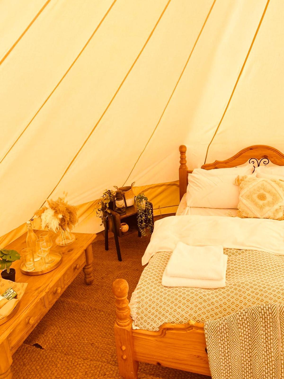 Fen Meadows Glamping - Luxury Cabins And Bell Tents Cambridge  Eksteriør billede